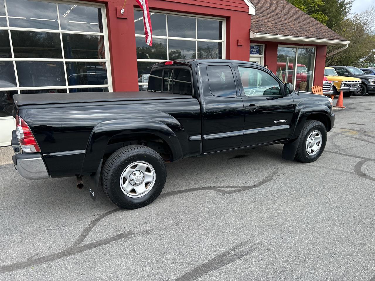 Toyota Tacoma 4WD Access Cab I4 MT (Natl) 2012