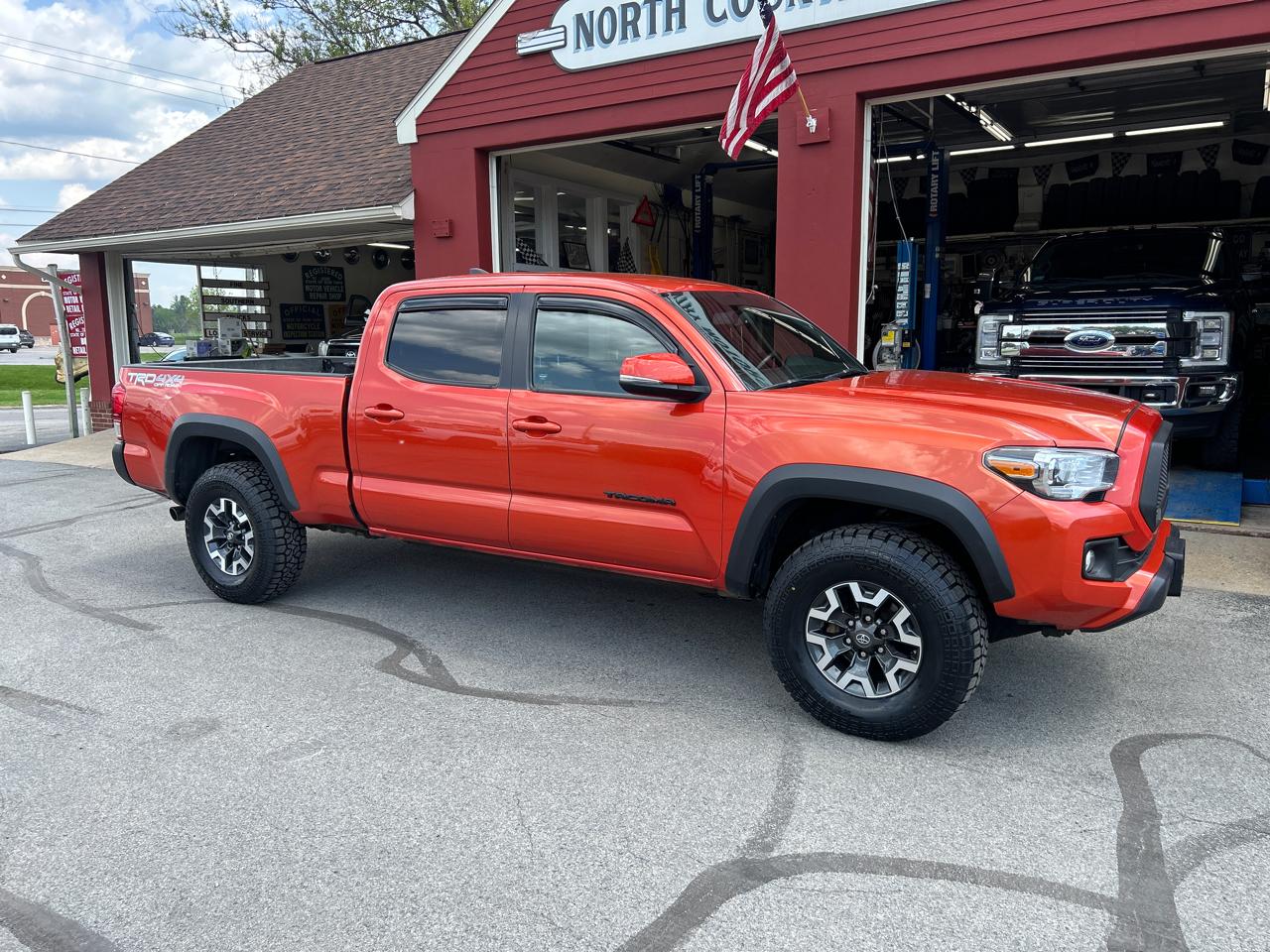 Toyota Tacoma 4WD Double Cab LB V6 AT TRD Off Road (Natl) 2017
