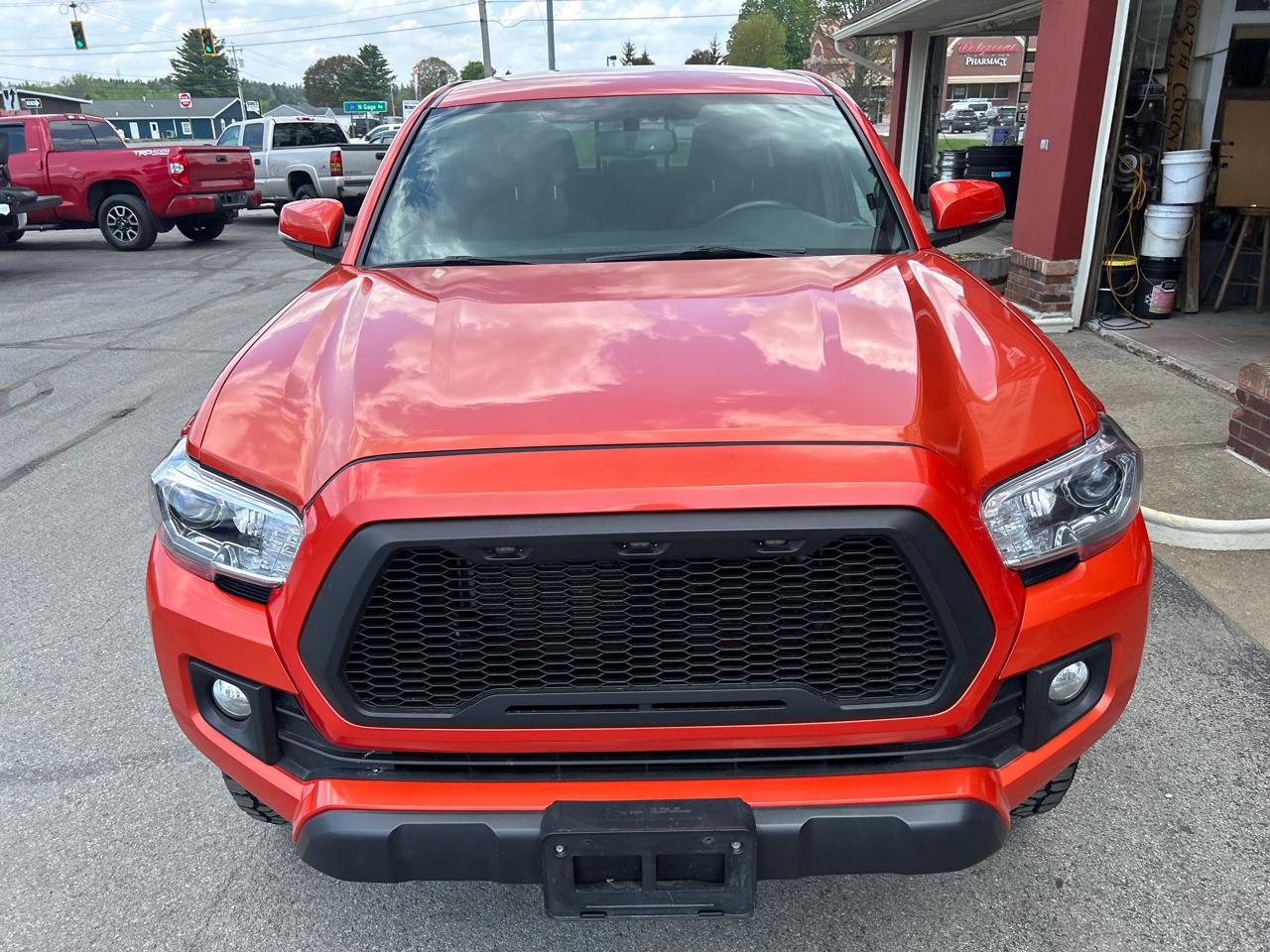 Toyota Tacoma 4WD Double Cab LB V6 AT TRD Off Road (Natl) 2017