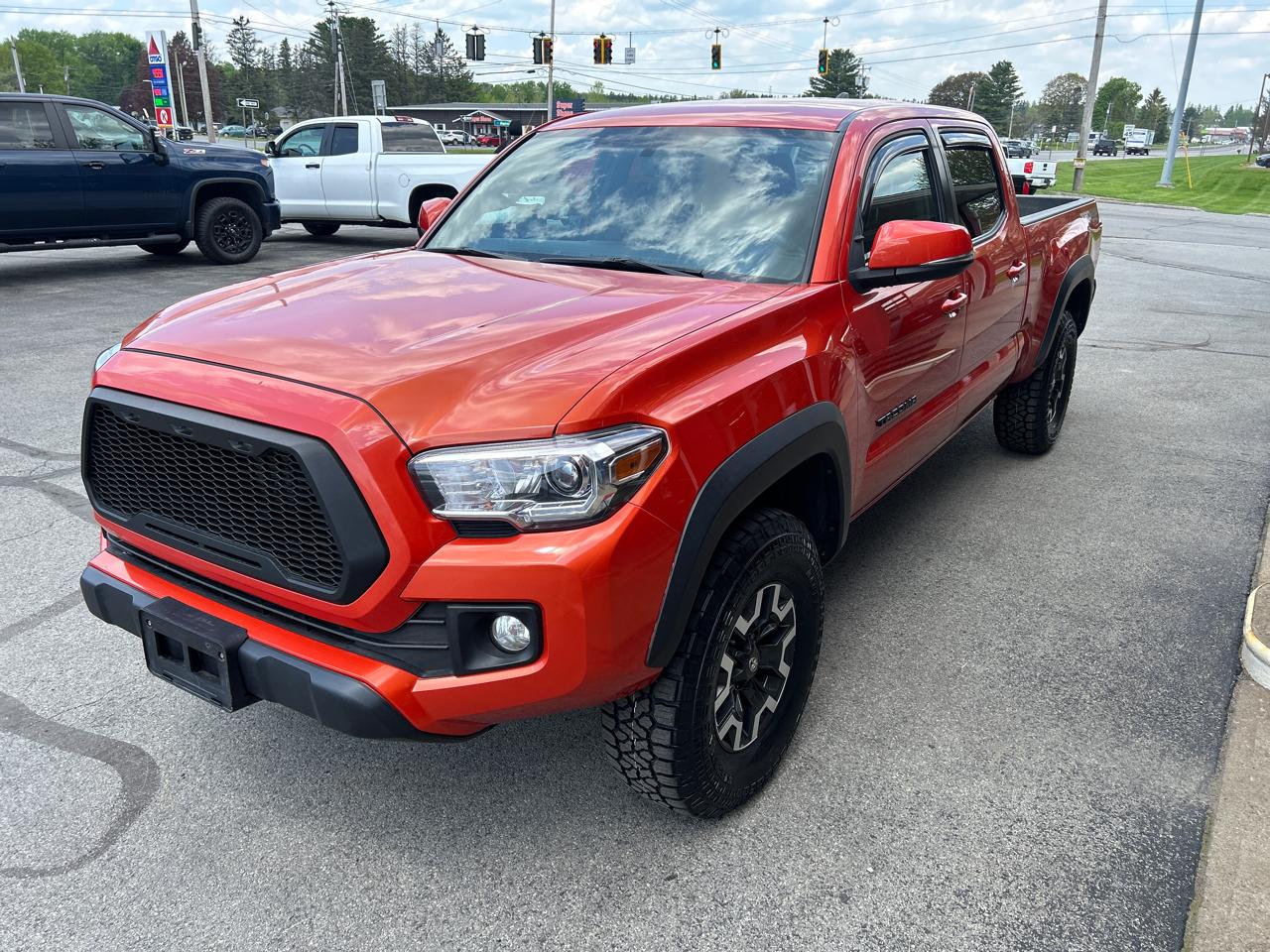 Toyota Tacoma 4WD Double Cab LB V6 AT TRD Off Road (Natl) 2017