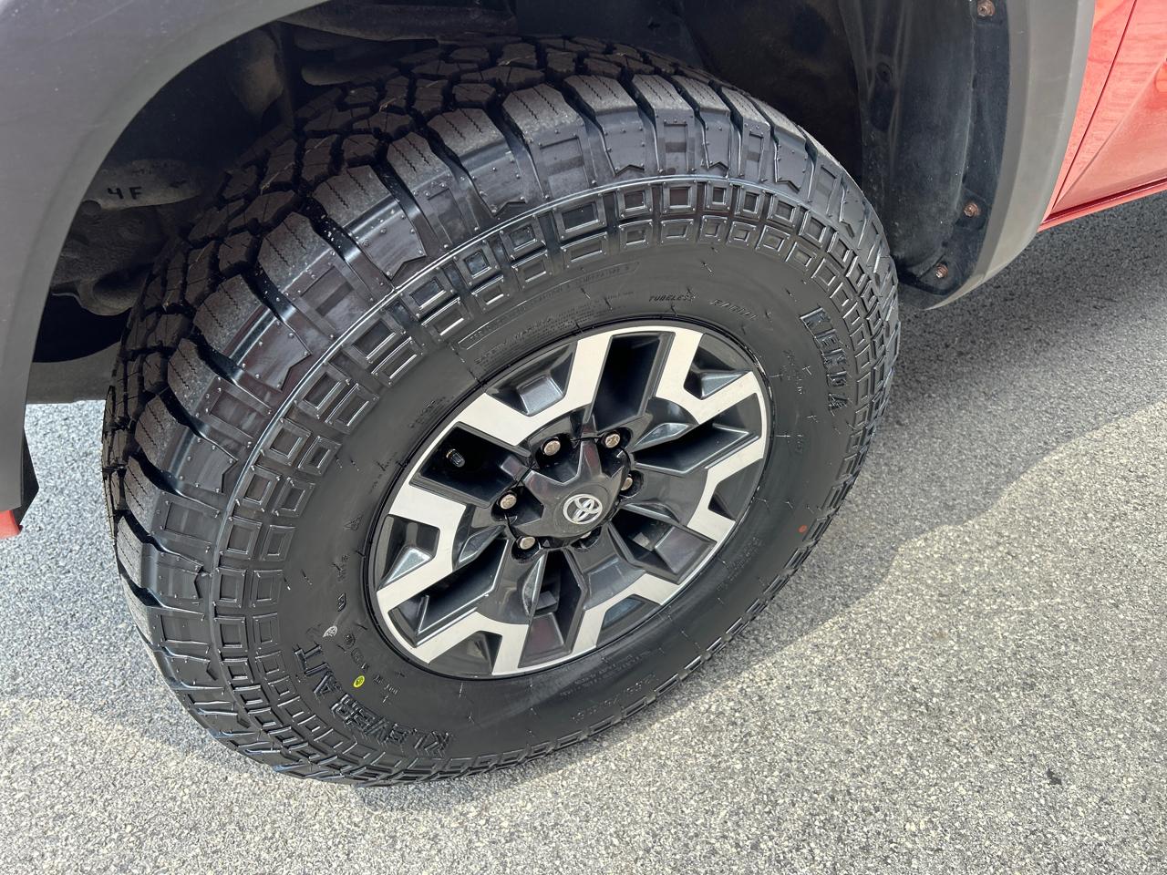 Toyota Tacoma 4WD Double Cab LB V6 AT TRD Off Road (Natl) 2017