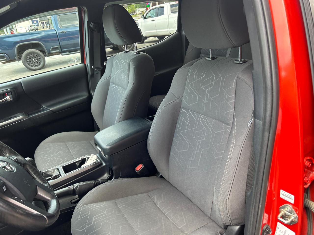 Toyota Tacoma 4WD Double Cab LB V6 AT TRD Off Road (Natl) 2017