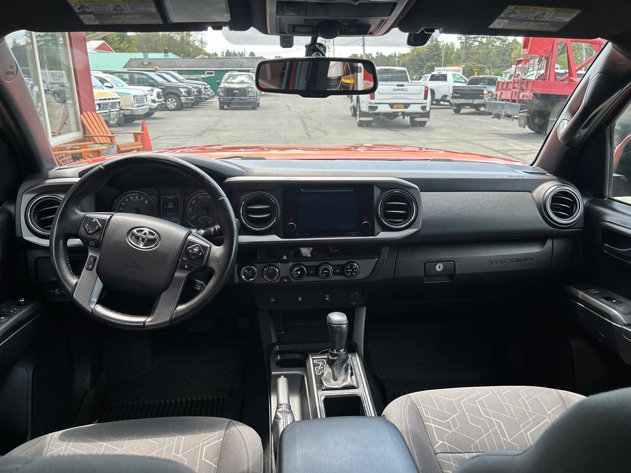 Toyota Tacoma 4WD Double Cab LB V6 AT TRD Off Road (Natl) 2017