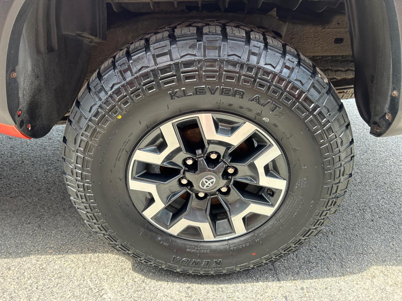 Toyota Tacoma 4WD Double Cab LB V6 AT TRD Off Road (Natl) 2017
