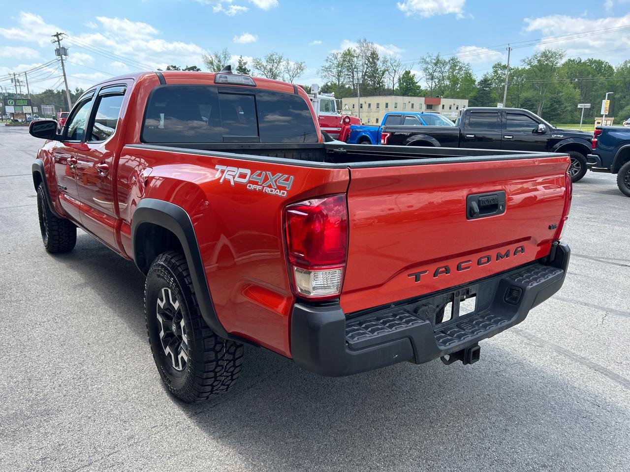 Toyota Tacoma 4WD Double Cab LB V6 AT TRD Off Road (Natl) 2017