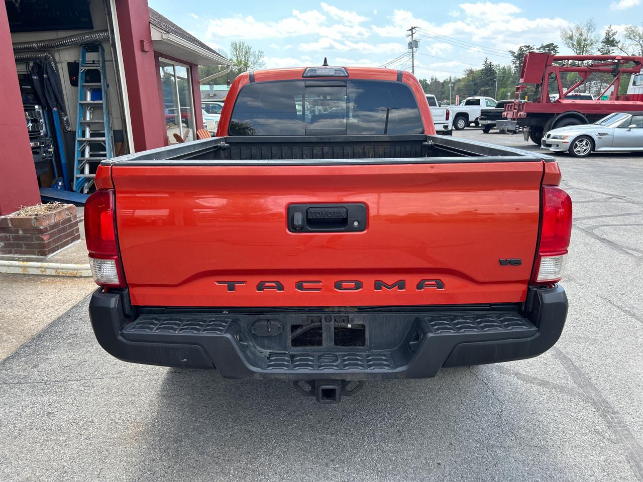 Toyota Tacoma 4WD Double Cab LB V6 AT TRD Off Road (Natl) 2017