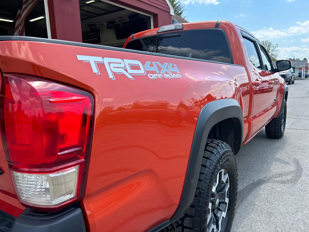 Toyota Tacoma 4WD Double Cab LB V6 AT TRD Off Road (Natl) 2017