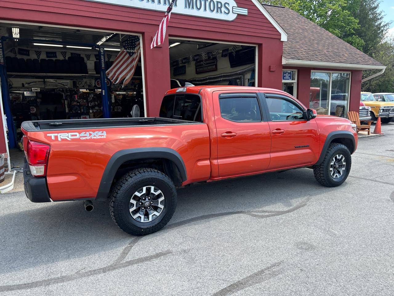Toyota Tacoma 4WD Double Cab LB V6 AT TRD Off Road (Natl) 2017