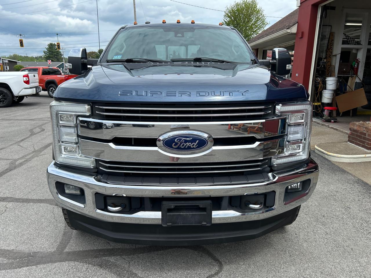 Ford Super Duty F-250 SRW Lariat 4WD Crew Cab 6.75' Box 2017