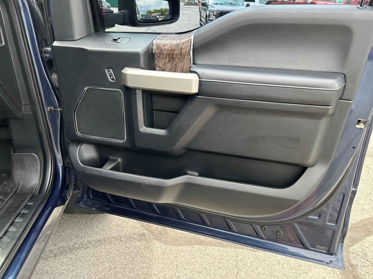 Ford Super Duty F-250 SRW Lariat 4WD Crew Cab 6.75' Box 2017