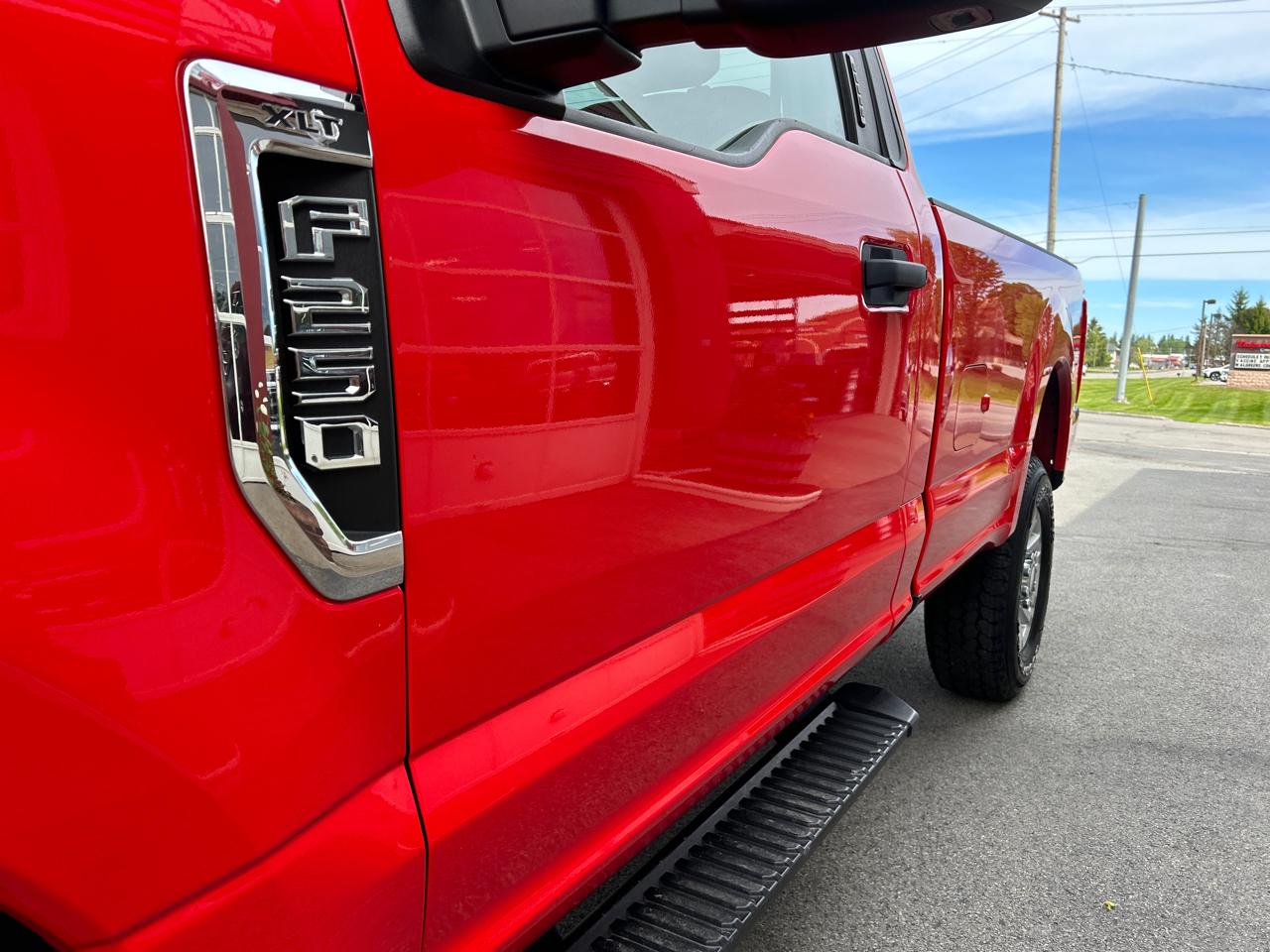 Ford Super Duty F-250 SRW XLT 4WD Reg Cab 8' Box 2019