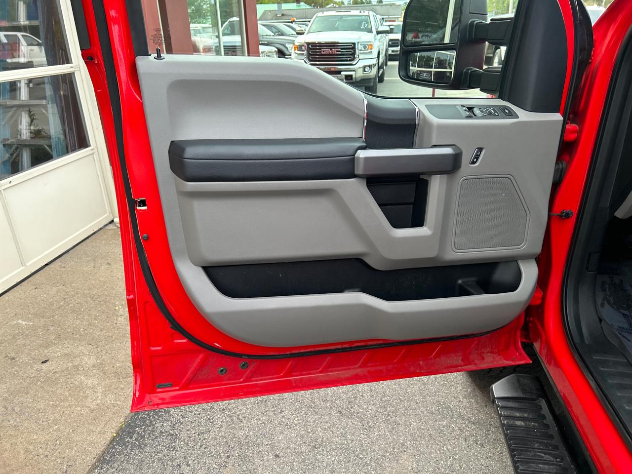 Ford Super Duty F-250 SRW XLT 4WD Reg Cab 8' Box 2019