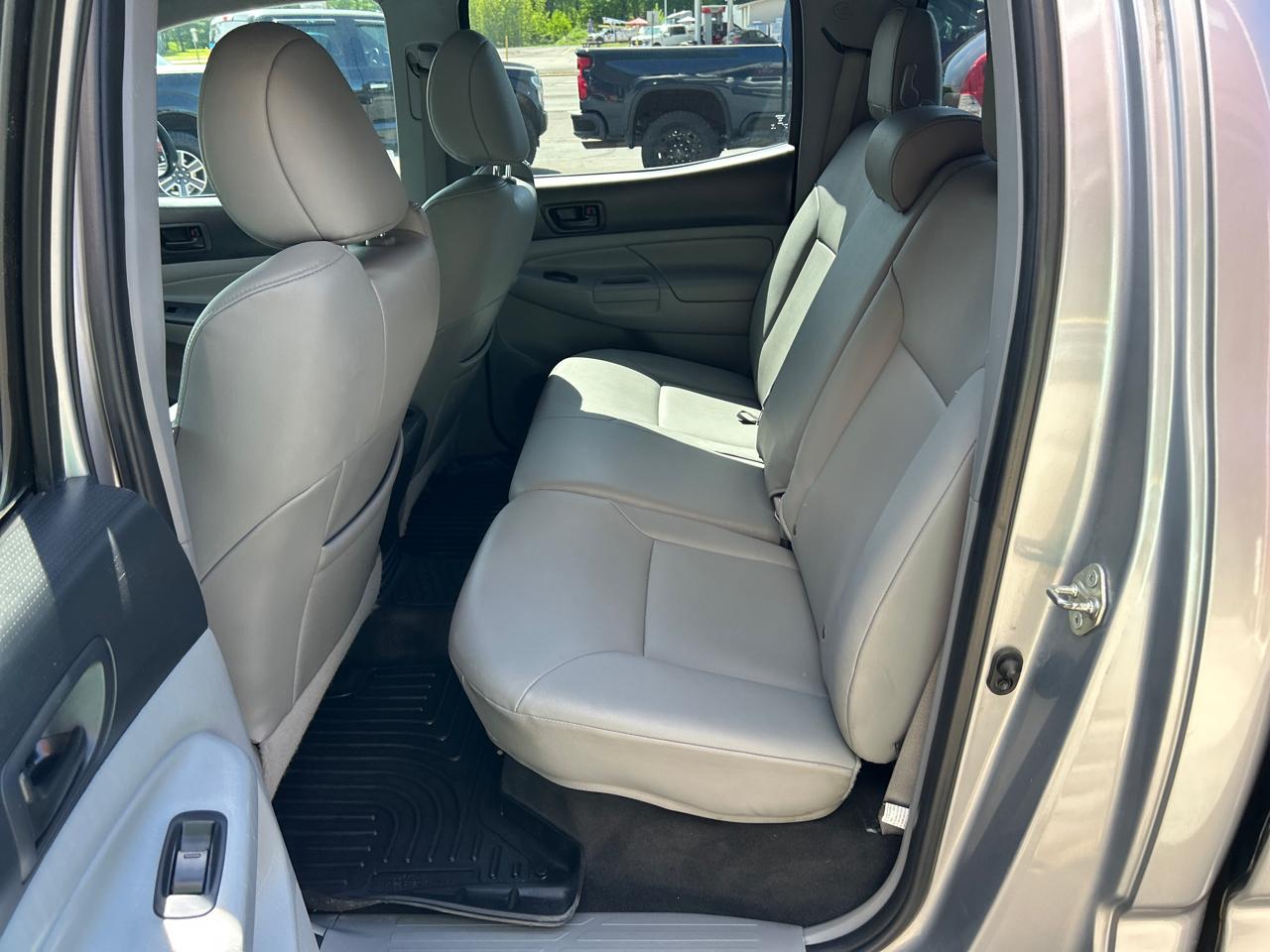 Toyota Tacoma Limited Double Cab 4WD V6 2015
