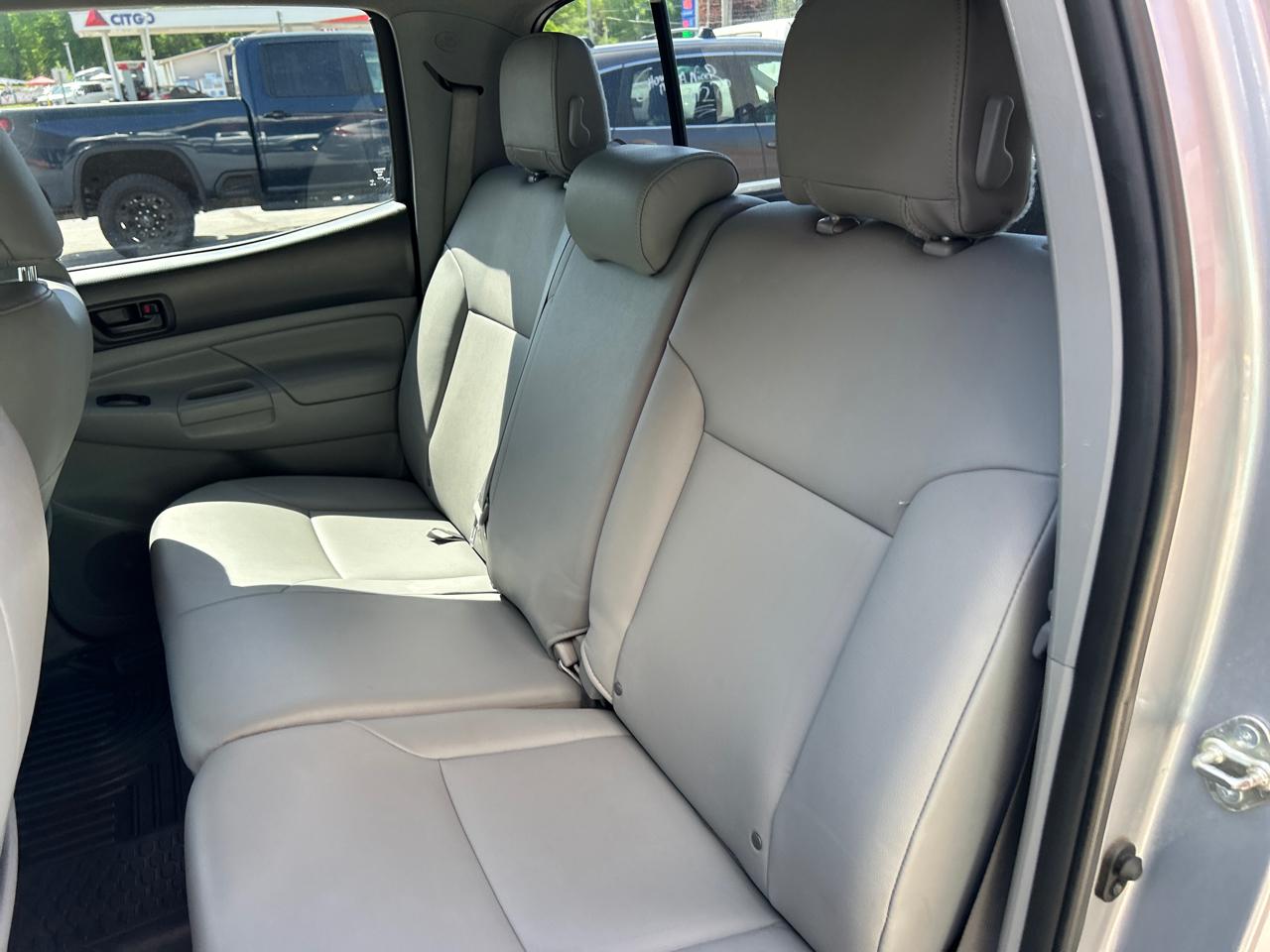 Toyota Tacoma Limited Double Cab 4WD V6 2015