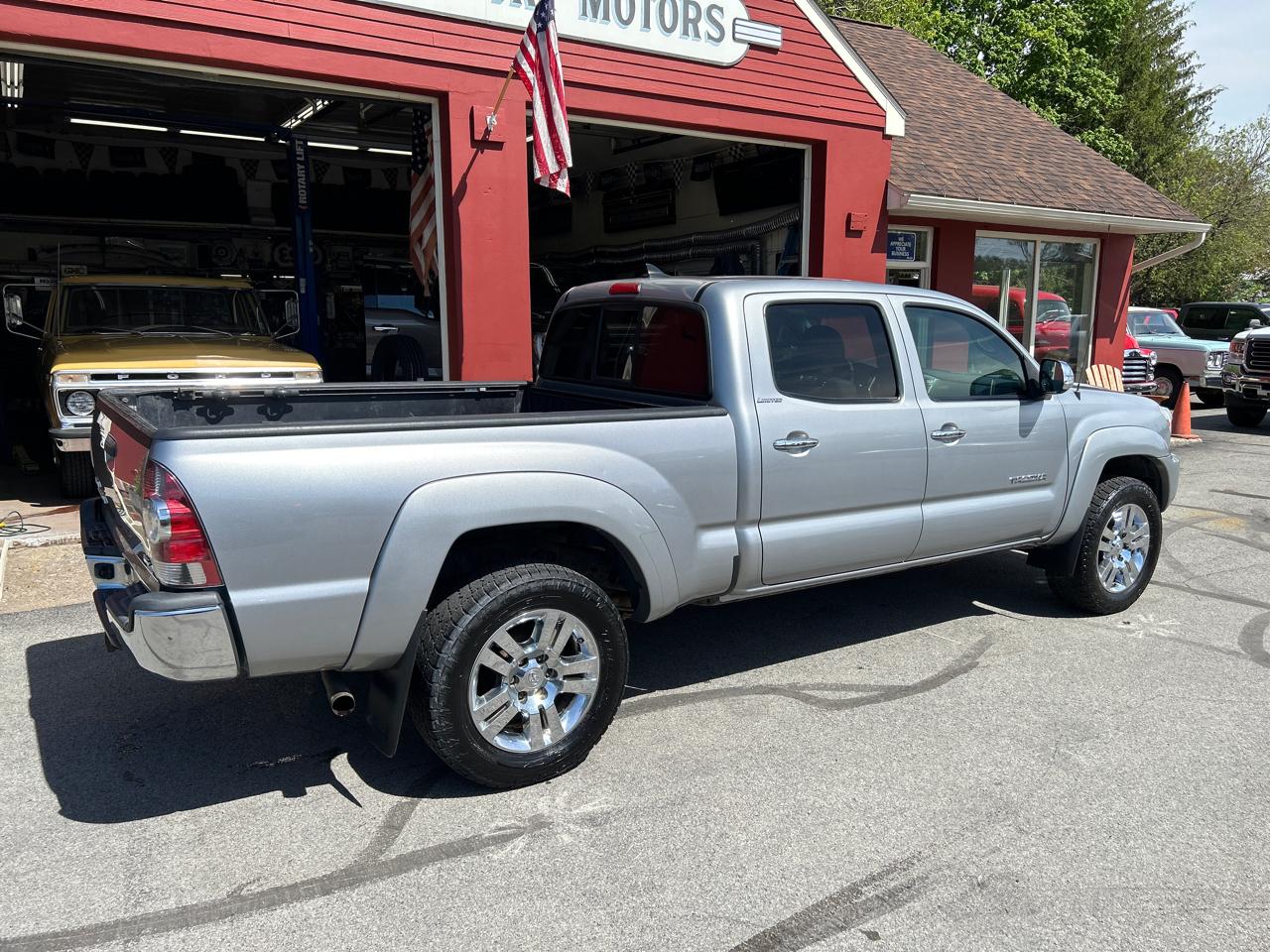 Toyota Tacoma Limited Double Cab 4WD V6 2015