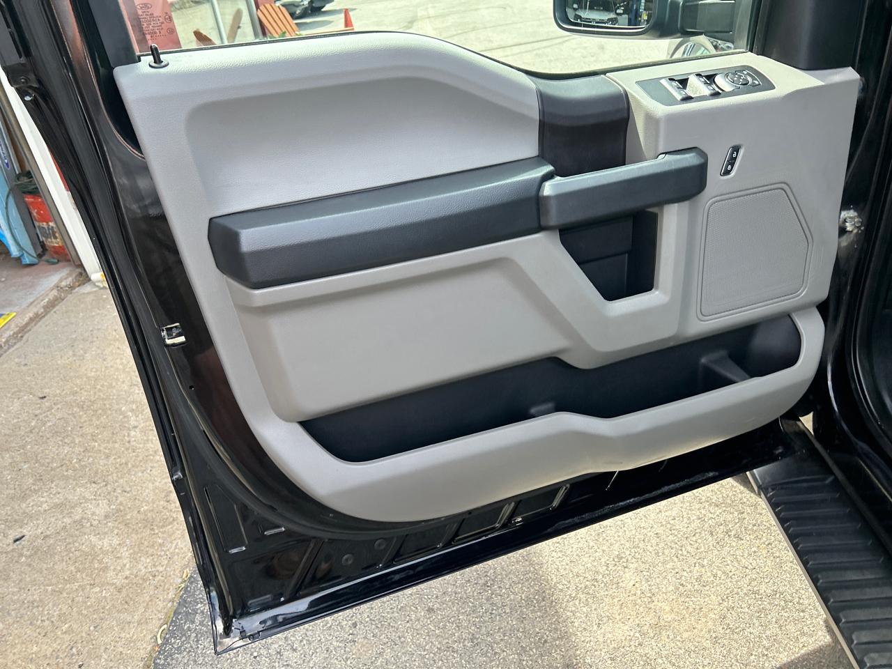 Ford F-150 4WD SuperCrew 145" STX 2019