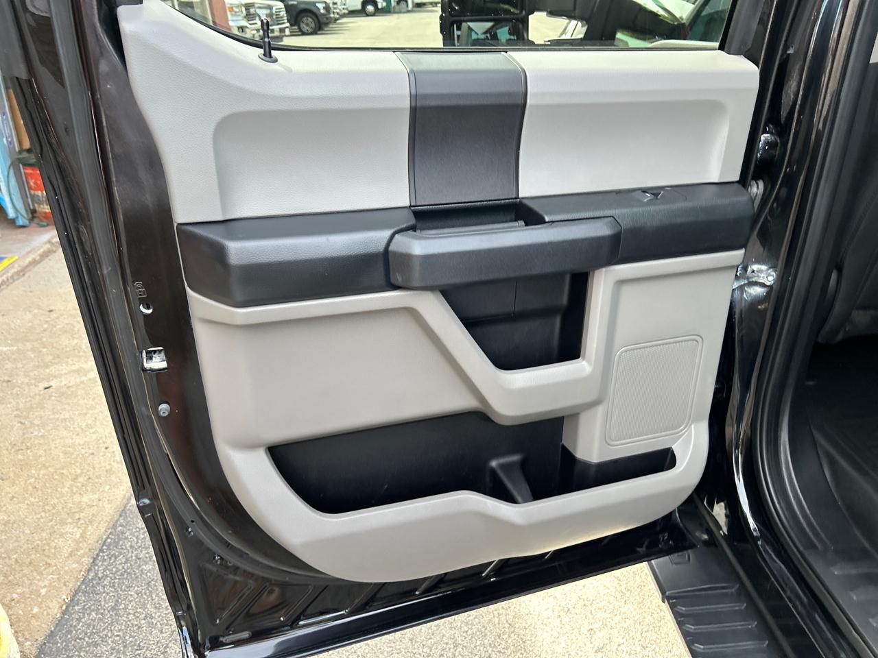 Ford F-150 4WD SuperCrew 145" STX 2019