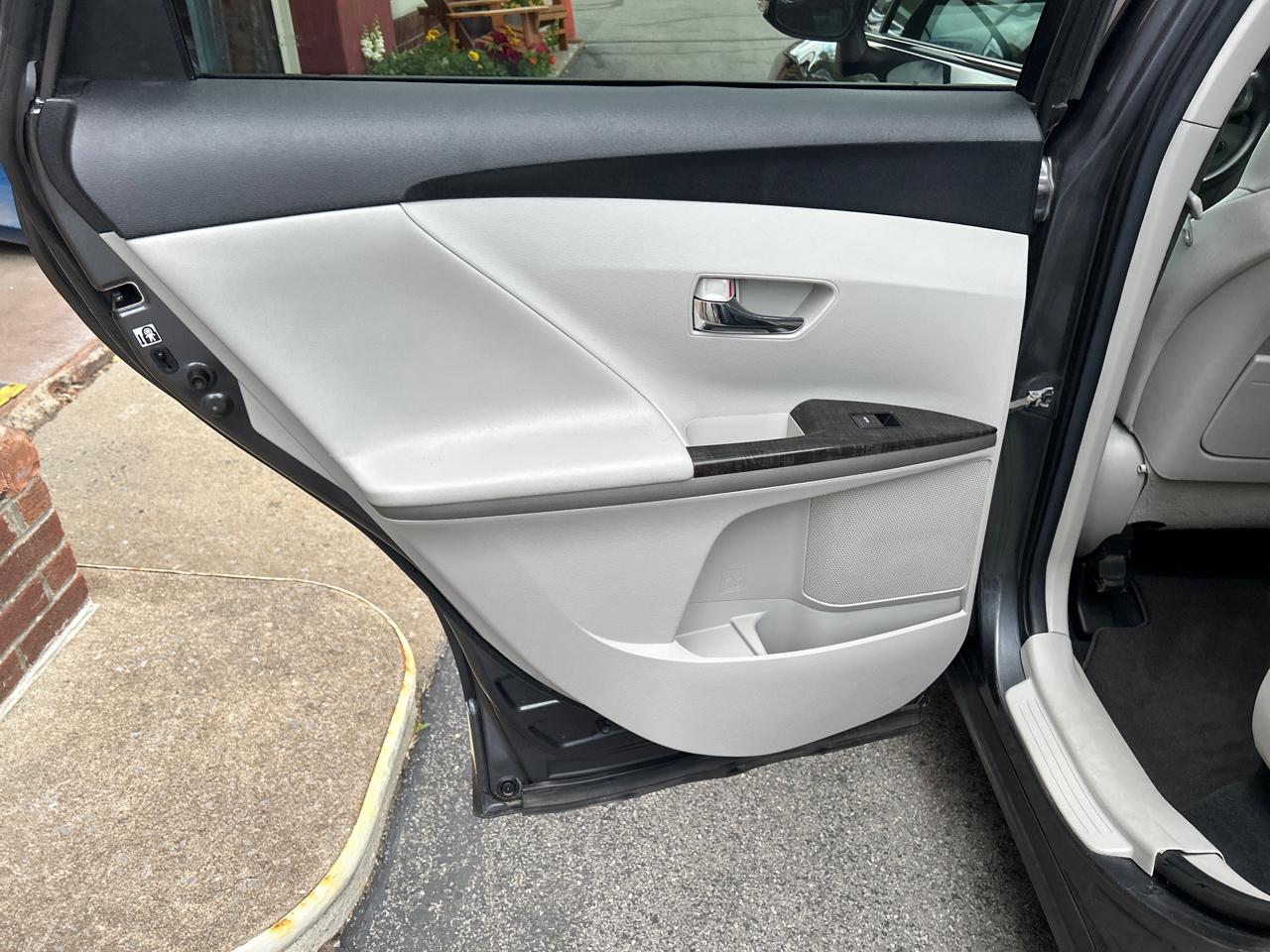 Toyota Venza 4dr Wgn I4 AWD XLE (Natl) 2013