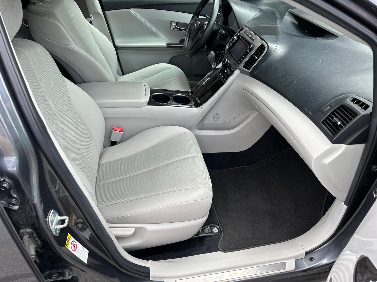 Toyota Venza 4dr Wgn I4 AWD XLE (Natl) 2013