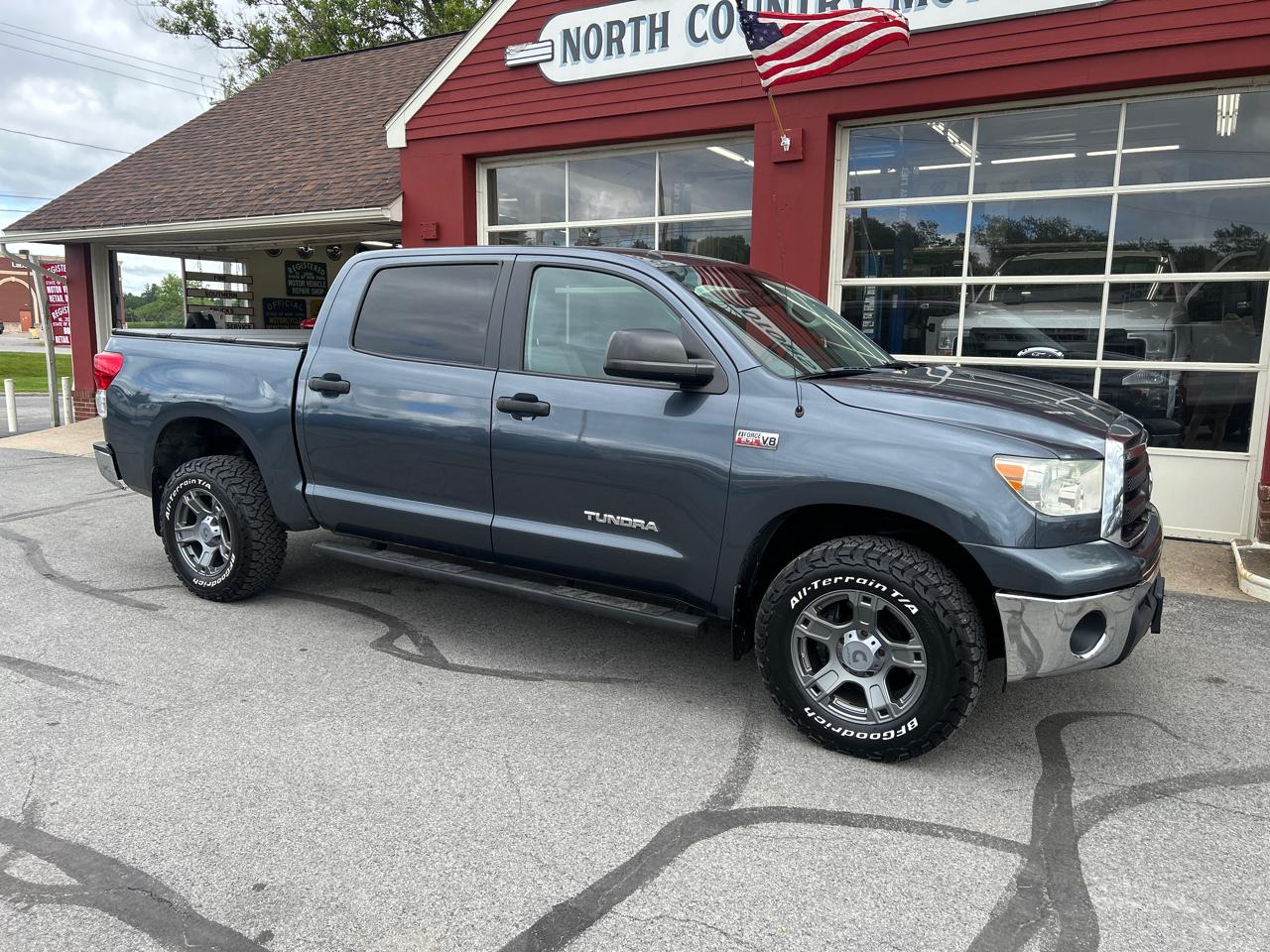 Toyota Tundra 4WD Truck CrewMax 5.7L V8 6-Spd AT (Natl) 2010