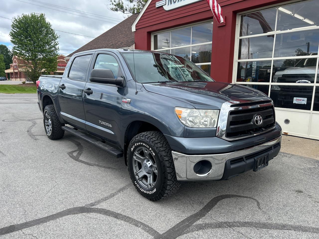 Toyota Tundra 4WD Truck CrewMax 5.7L V8 6-Spd AT (Natl) 2010