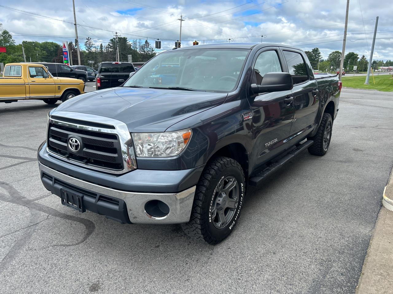 Toyota Tundra 4WD Truck CrewMax 5.7L V8 6-Spd AT (Natl) 2010