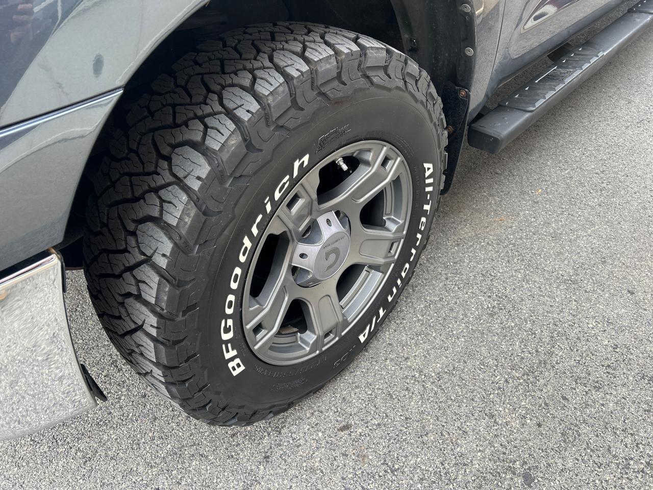 Toyota Tundra 4WD Truck CrewMax 5.7L V8 6-Spd AT (Natl) 2010