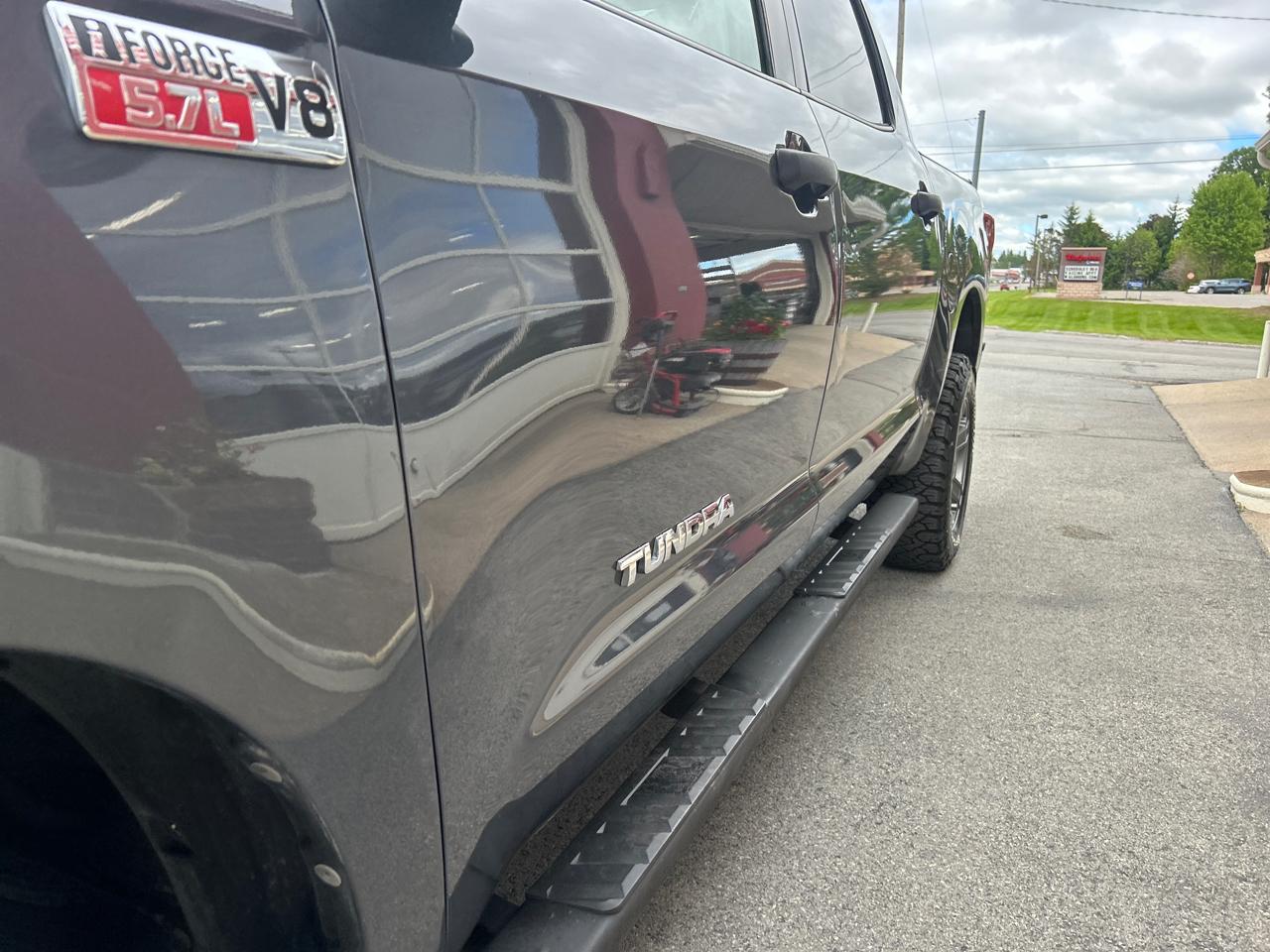 Toyota Tundra 4WD Truck CrewMax 5.7L V8 6-Spd AT (Natl) 2010