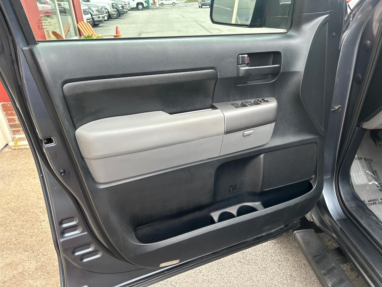 Toyota Tundra 4WD Truck CrewMax 5.7L V8 6-Spd AT (Natl) 2010