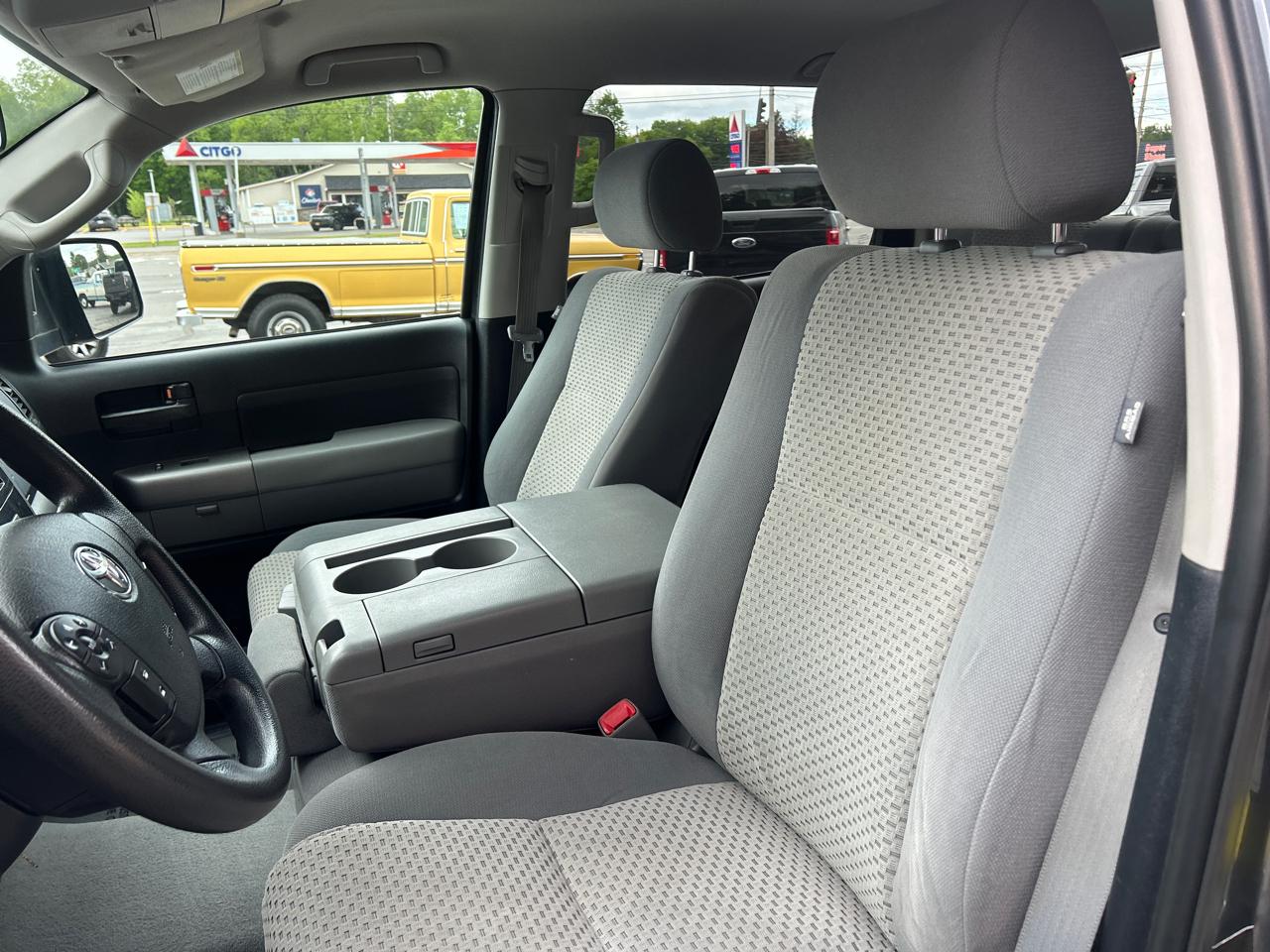 Toyota Tundra 4WD Truck CrewMax 5.7L V8 6-Spd AT (Natl) 2010