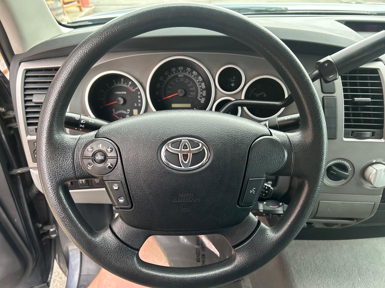 Toyota Tundra 4WD Truck CrewMax 5.7L V8 6-Spd AT (Natl) 2010