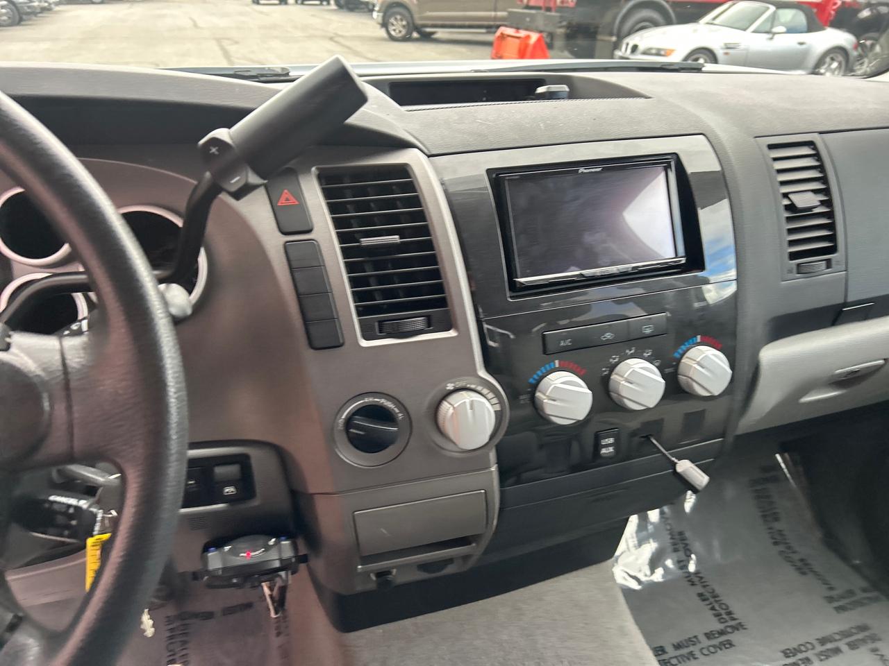 Toyota Tundra 4WD Truck CrewMax 5.7L V8 6-Spd AT (Natl) 2010