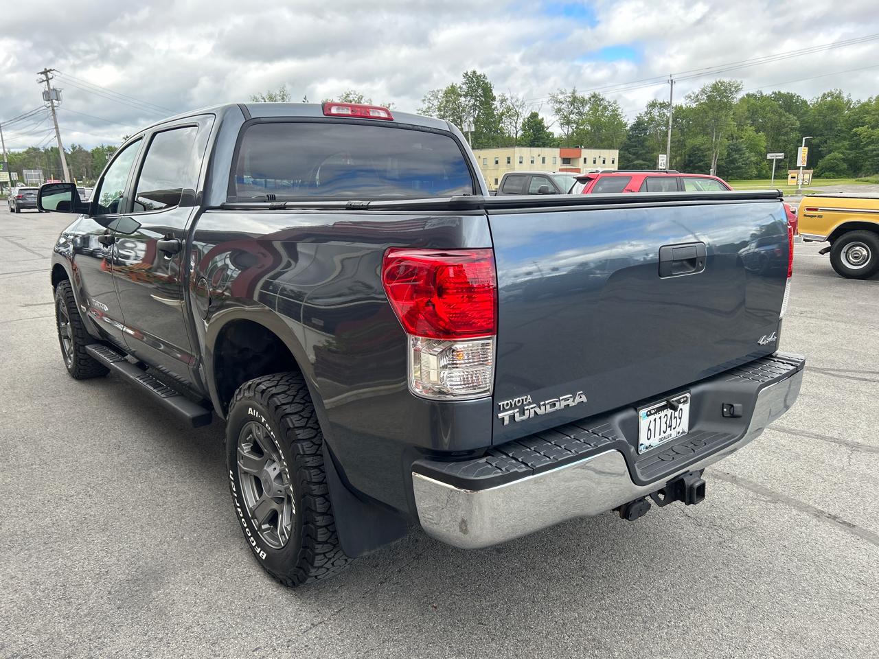 Toyota Tundra 4WD Truck CrewMax 5.7L V8 6-Spd AT (Natl) 2010