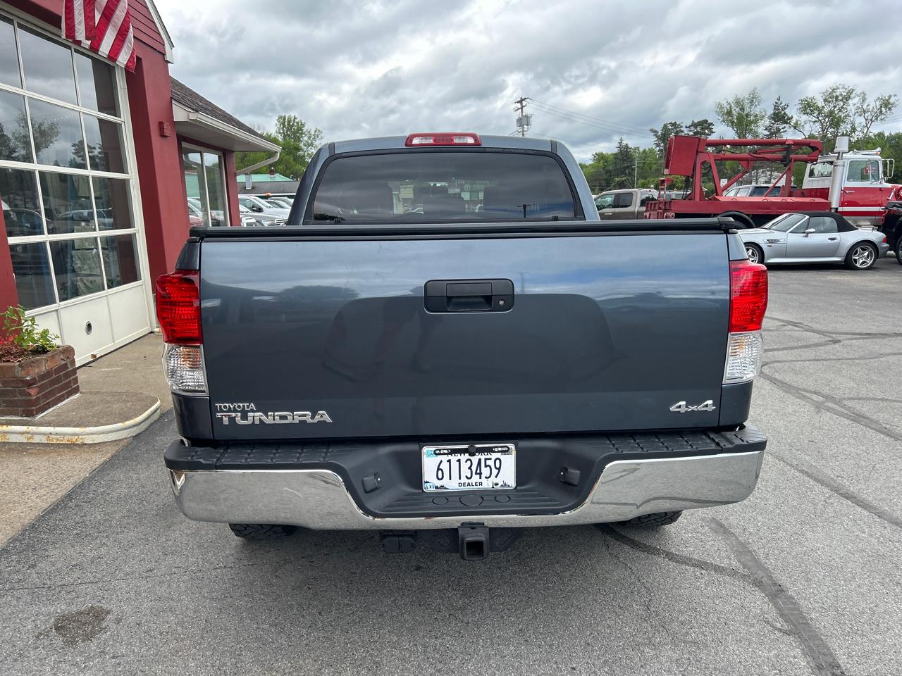 Toyota Tundra 4WD Truck CrewMax 5.7L V8 6-Spd AT (Natl) 2010