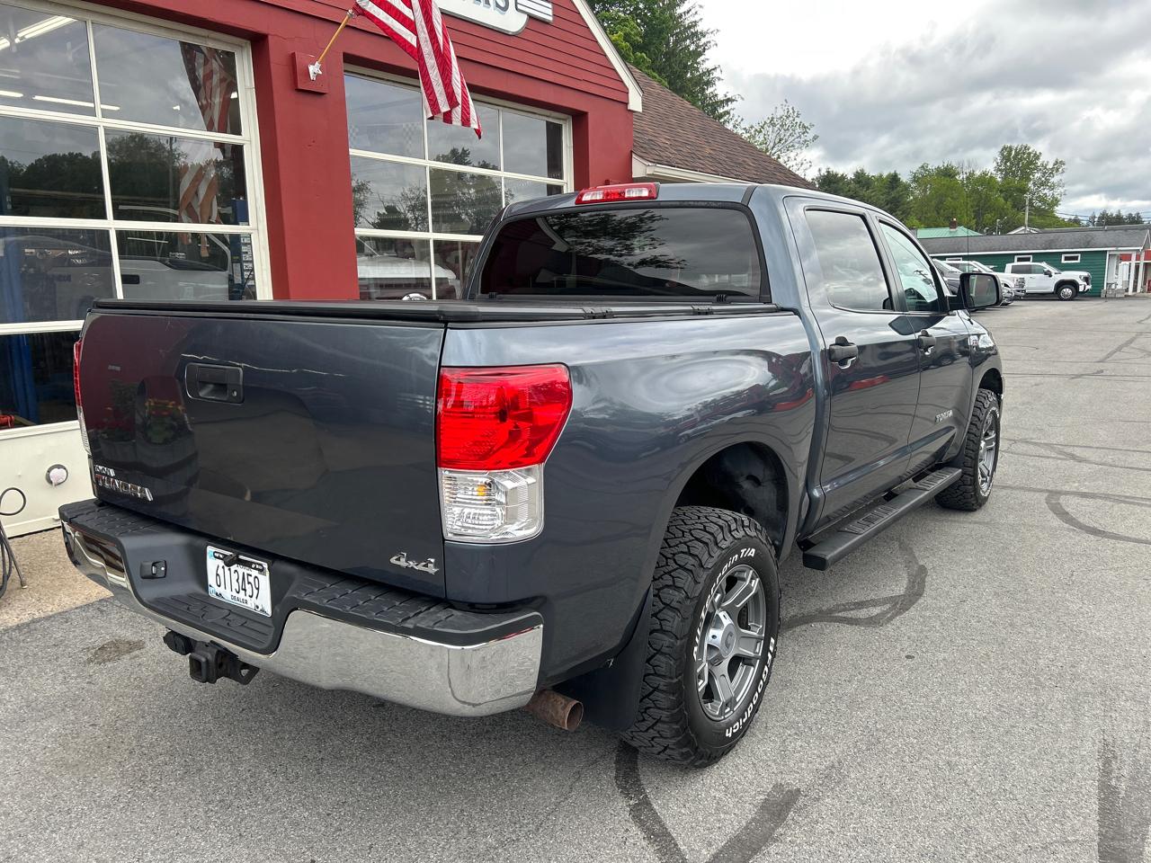Toyota Tundra 4WD Truck CrewMax 5.7L V8 6-Spd AT (Natl) 2010