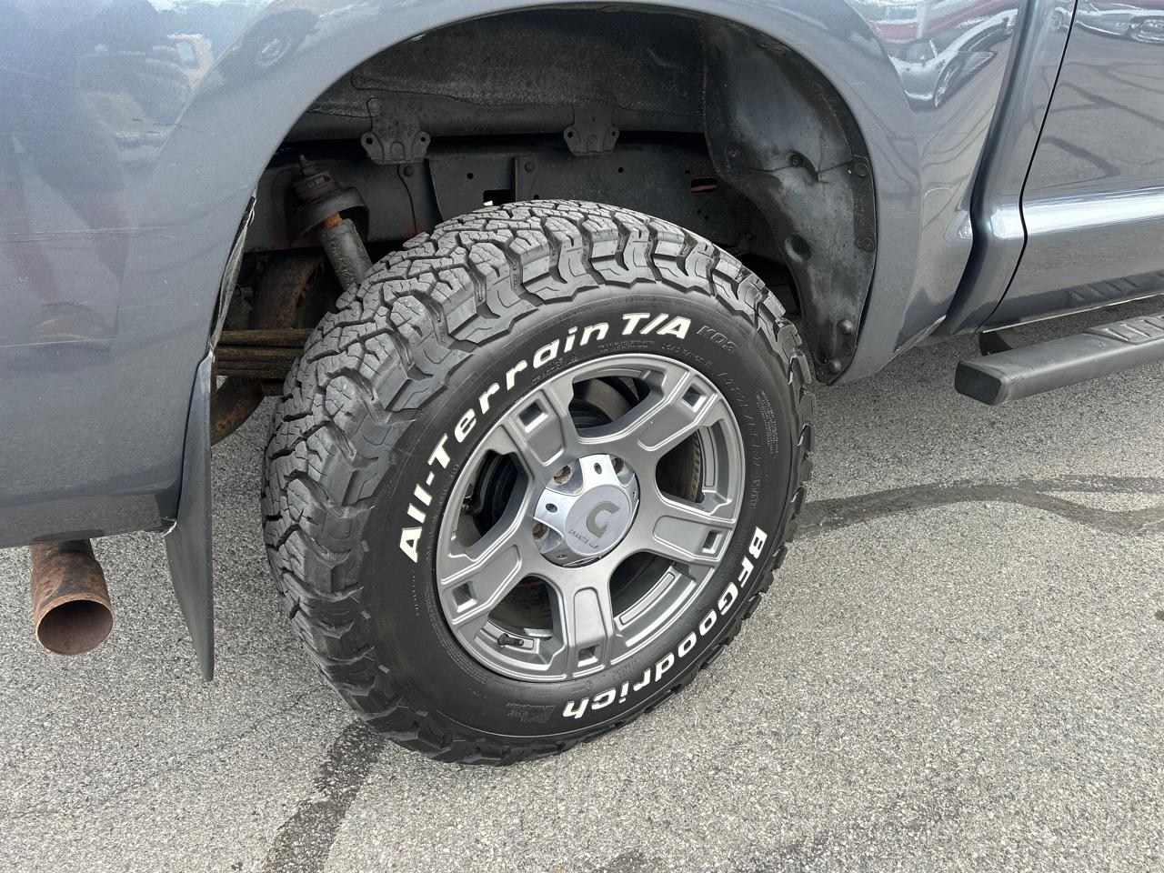 Toyota Tundra 4WD Truck CrewMax 5.7L V8 6-Spd AT (Natl) 2010