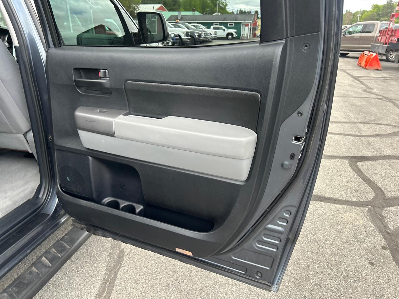 Toyota Tundra 4WD Truck CrewMax 5.7L V8 6-Spd AT (Natl) 2010