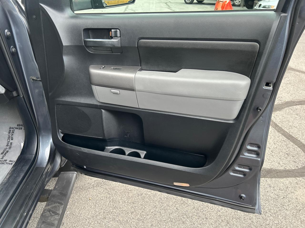 Toyota Tundra 4WD Truck CrewMax 5.7L V8 6-Spd AT (Natl) 2010