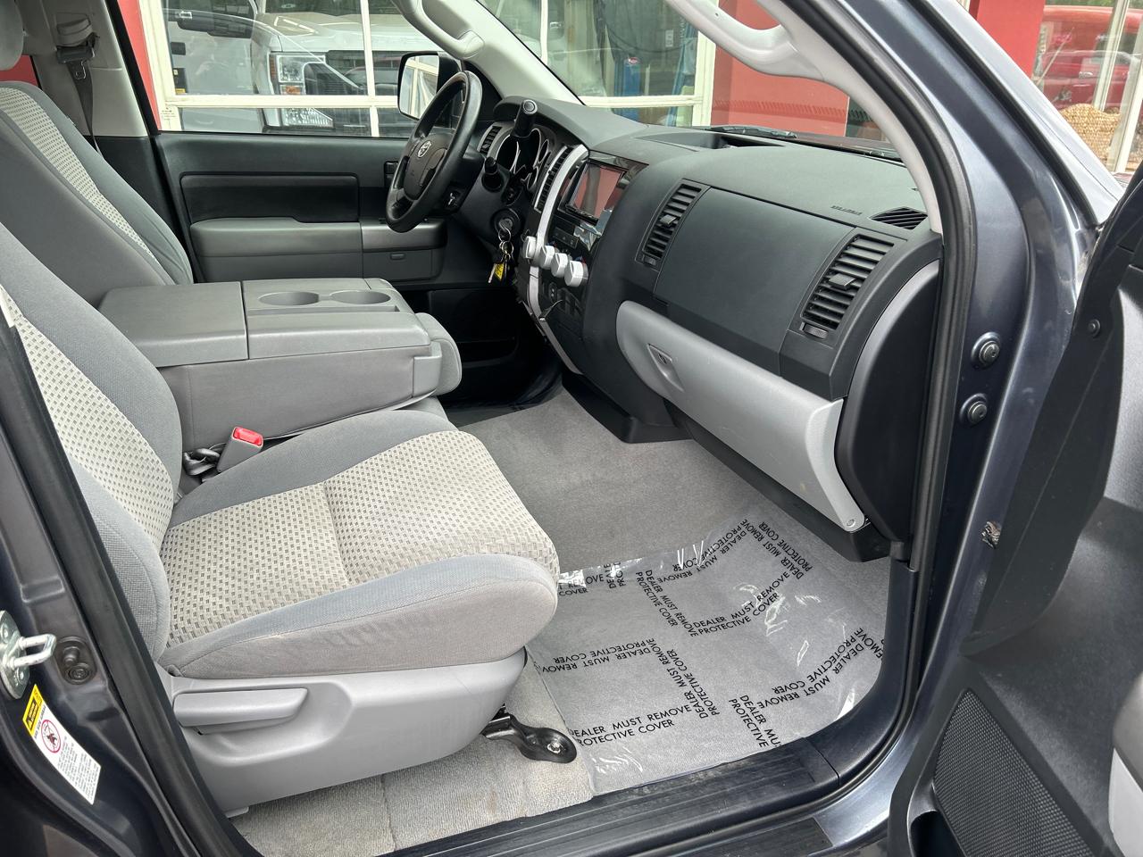 Toyota Tundra 4WD Truck CrewMax 5.7L V8 6-Spd AT (Natl) 2010