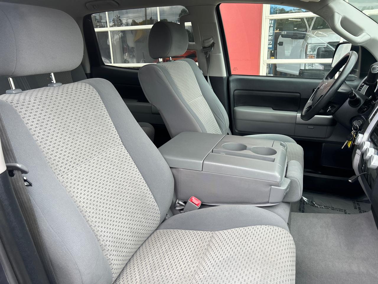 Toyota Tundra 4WD Truck CrewMax 5.7L V8 6-Spd AT (Natl) 2010