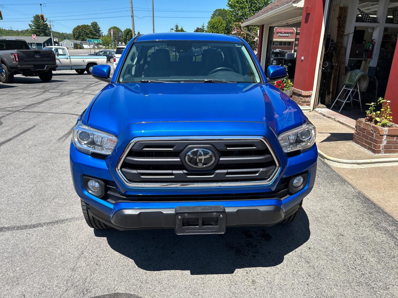 Toyota Tacoma 4WD Double Cab V6 AT (Natl) 2018