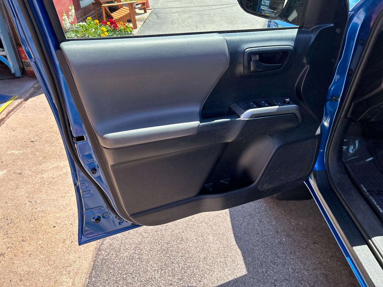 Toyota Tacoma 4WD Double Cab V6 AT (Natl) 2018