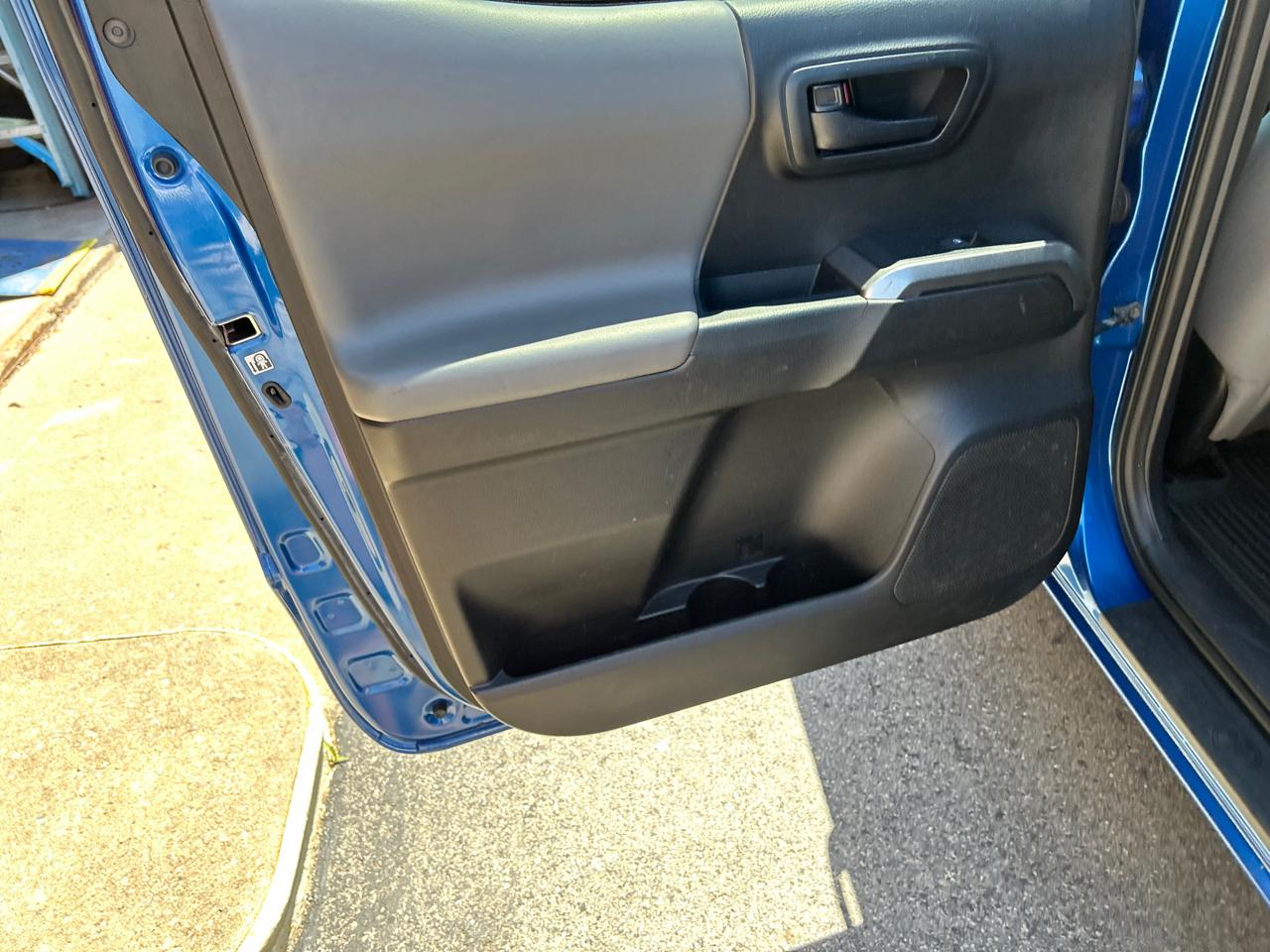 Toyota Tacoma 4WD Double Cab V6 AT (Natl) 2018