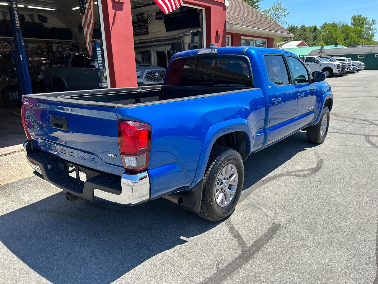 Toyota Tacoma 4WD Double Cab V6 AT (Natl) 2018