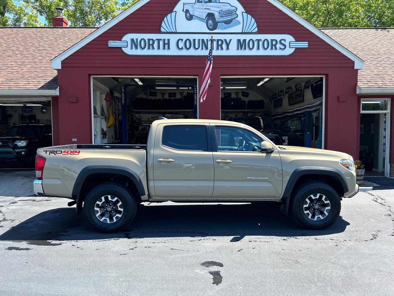 Toyota Tacoma 4WD Double Cab V6 AT TRD Off Road (Natl) 2017