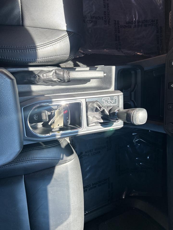 Toyota Tacoma 4WD Double Cab V6 AT TRD Off Road (Natl) 2017