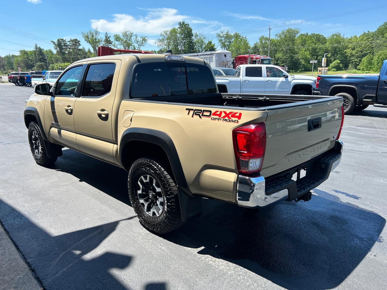 Toyota Tacoma 4WD Double Cab V6 AT TRD Off Road (Natl) 2017