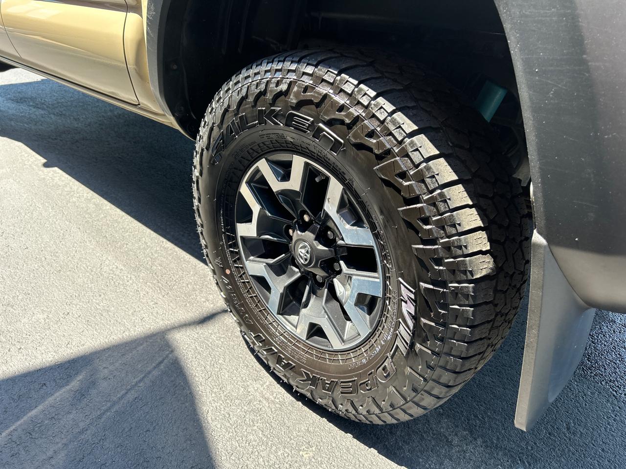 Toyota Tacoma 4WD Double Cab V6 AT TRD Off Road (Natl) 2017