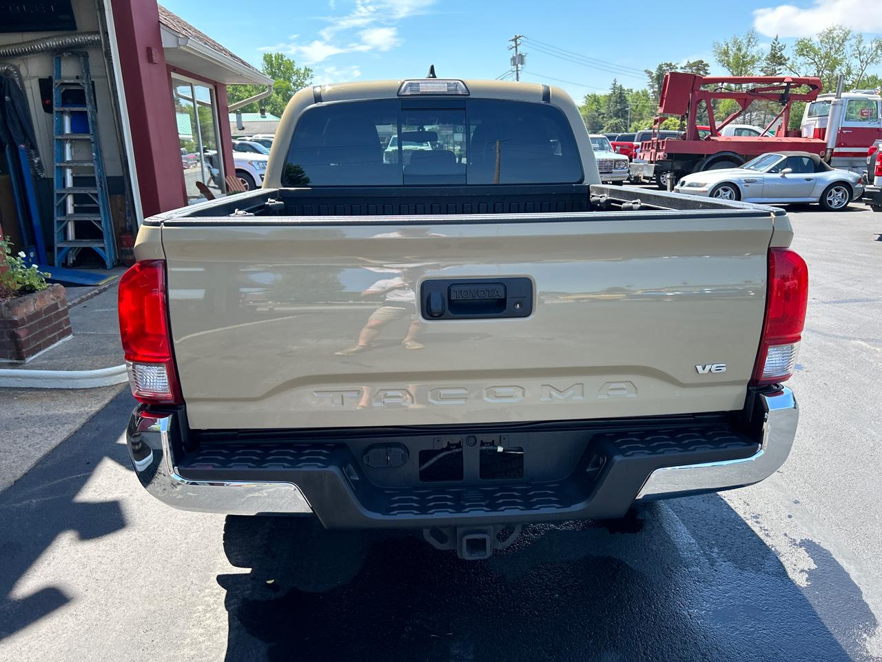 Toyota Tacoma 4WD Double Cab V6 AT TRD Off Road (Natl) 2017