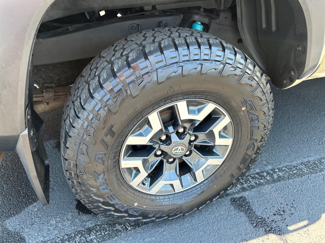 Toyota Tacoma 4WD Double Cab V6 AT TRD Off Road (Natl) 2017